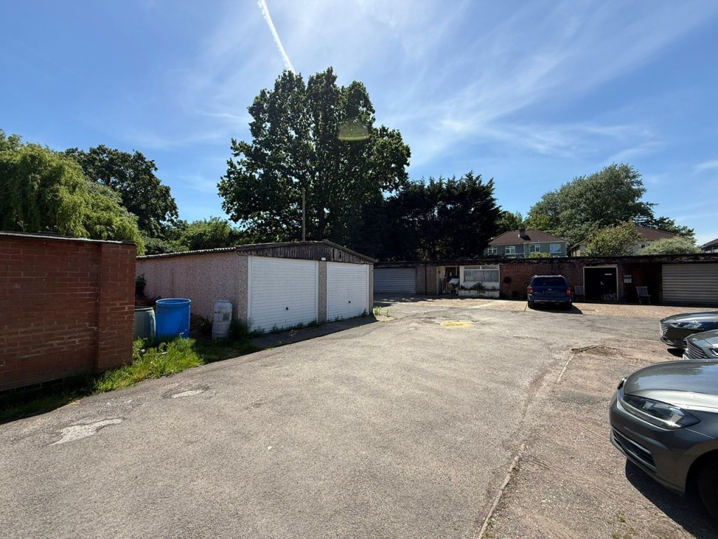 Lot: 48 - FORMER FUNERAL DIRECTORS WITH FLAT ABOVE AND LAND TO THE REAR - Garages and stores to the rear